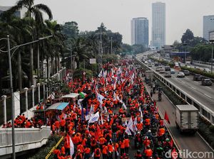 Polisi Kawal Demo Buruh di DPR, Rekayasa Lalin Berlaku Situasional