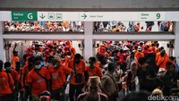 Presiden Konfederasi Serikat Pekerja Indonesia (KSPI) Said Iqbal mengatakan, buruh-buruh yang datang berasal dari buruh tani hingga driver ojek online (ojol). 