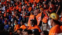 Dalam aksinya buruh juga menolak upah murah.