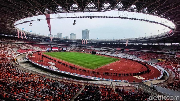 Penampakan Massa May Day Fiesta Padati GBK Massa buruh yang sebelumnya menggelar aksi di DPR telah bergeser ke GBK, Sabtu (14/5). Ini penampakan massa buruh yang tergabung dalam aksi May Day Fiesta.