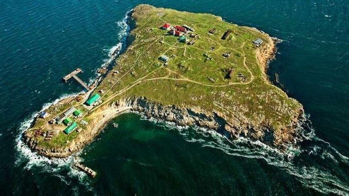 Perang Ukraina: Mengapa Rusia ngotot merebut Pulau Ular dan Ukraina gigih mempertahankannya?