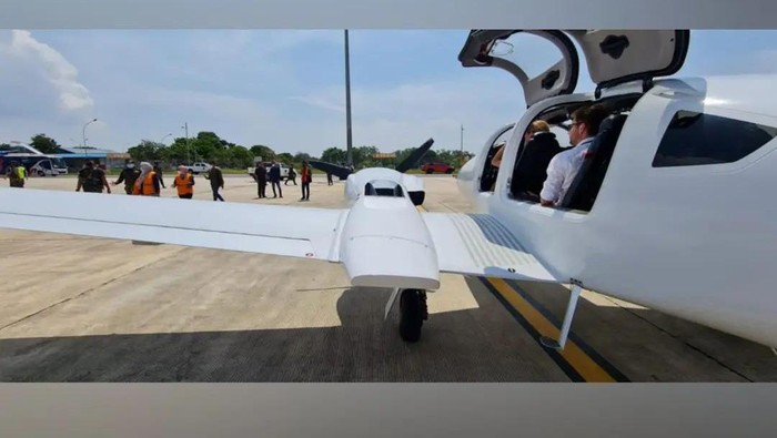 Pesawat asing diperintahkan mendarat oleh TNI AU (Dok TNI AU)