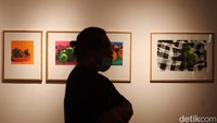 Sebanyak 13 seniman dari Bali dan 13 seniman dari Yogyakarta ambil bagian dari pameran seni grafis ini.