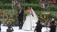 Son Dam Bi dan Lee Kyu Hyuk menggelar pesta pernikahan di salah satu hotel di Seoul. Foto: (dok. YouTube)