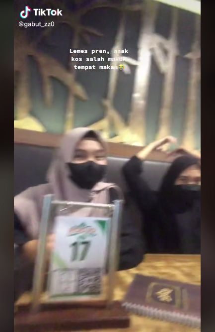 Terjebak di restoran yang harga makanannya mahal