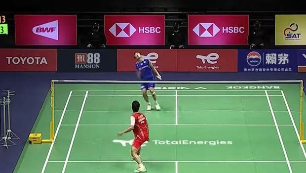 BANGKOK, THAILAND - MAY 13: Anthony Sinisuka Ginting of Indonesia celebrates the victory with his coach in the Thomas Cup Semi Final Men's Single match against Kento Momota of Japan during day six of the BWF Thomas and Uber Cup Finals at Impact Arena on May 13, 2022 in Bangkok, Thailand. (Photo by Shi Tang/Getty Images)