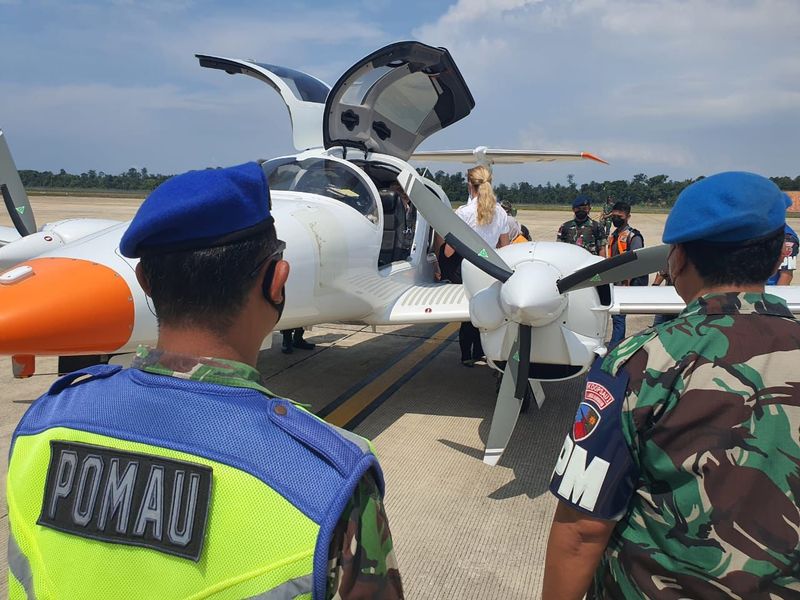 TNI AU memerintahkan sebuah pesawat sipil asing VOR06 dari Malaysia untuk mendarat karena masuk wilayah Indonesia tanpa izin. Begini kronologinya. (dok Dispenau)