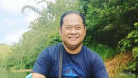 Pose dulu dengan latar Kali Oyo sungai terpanjang di Gunung Kidul