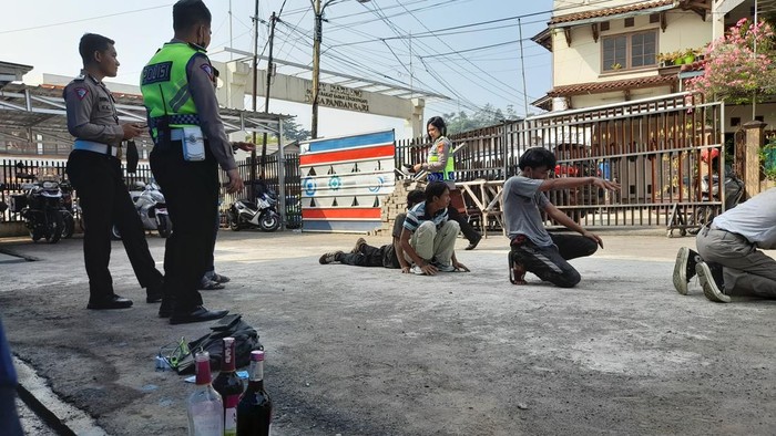 4 Pemuda Jaktim Diamankan Polisi di Puncak Bogor.
