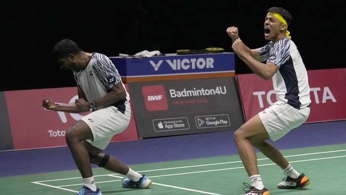 Indias Satwiksairaj Rankireddy, left, and Chirag Shetty react after winning over Indonesias Kevin Sanjaya and Mohammad Ahsan during their mens double final badminton match at Thomas & Uber Cup in Bangkok, Thailand, Sunday, May 15, 2022. (AP Photo/Sakchai Lalit)