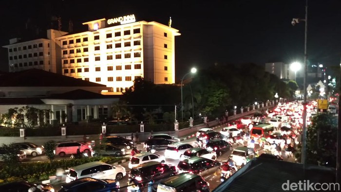 Akses jalan menuju Malioboro Jogja macet. Foto diambil Minggu (15/5/2022) dari Tempat Parkir Abu Bakar Ali.