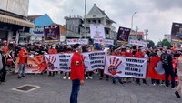 Salah satu elemen masyarakat yang menolak dan menentang adalah Masyarakat Batak perantau yang berada di Yogyakarta dengan menggelar aksi damai untuk merespon situasi di Yogyakarta terkini, terutama setelah tindak kekerasan yang mengakibatkan dua orang rekannya yang sesama perantau meninggal dunia. Aksi digelar dengan damai dan tertib di Tugu Pal Putih, Kota Yogyakarta.
