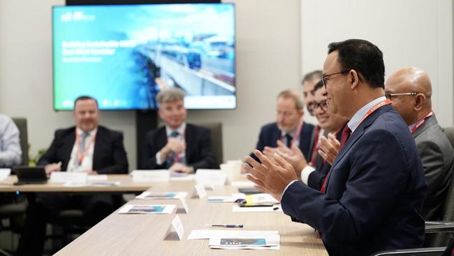 Anies Baswedan memaparkan rencana pembangunan MRT Fase 3-4