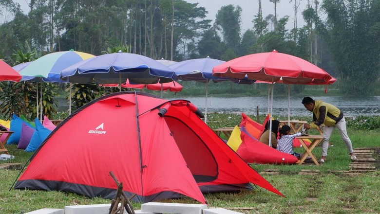 Cileunca Land, tempat wisata baru di Pangalengan. Bisa santai dan camping di pinggir Situ Cileunca. Cileunca Land, tempat wisata baru di Pangalengan. Bisa santai dan camping di pinggir Situ Cileunca.