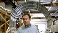 Elon Musk kembali ramai dibicarakan setelah pertemuannya dengan Presiden Joko Widodo. Penampilannya yang sederhana membuat publik terkesan. Foto: Instagram