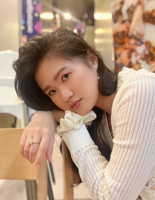 Penampilan Felicia Tissue pun kini semakin glow up. Tak sedikit netizen yang memujinya semakin cantik. Gaya Felicia juga pastinya jadi semakin stylish. Foto: Instagram/@feliciatissue