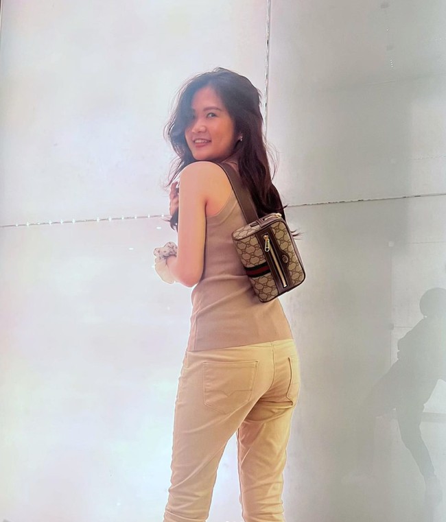 Memiliki 266 ribu pengikut di Instagramnya, Felicia kini aktif menjadi seorang selebgram. Ia kerap membagikan konten-konten edukasi yang cukup bermanfaat, seperti video mengenai tradisi Chinese Yusheng, kata-kata bahasa asing yang sering salah diucapkan, dan sebagainya. Foto: Instagram/@feliciatissue