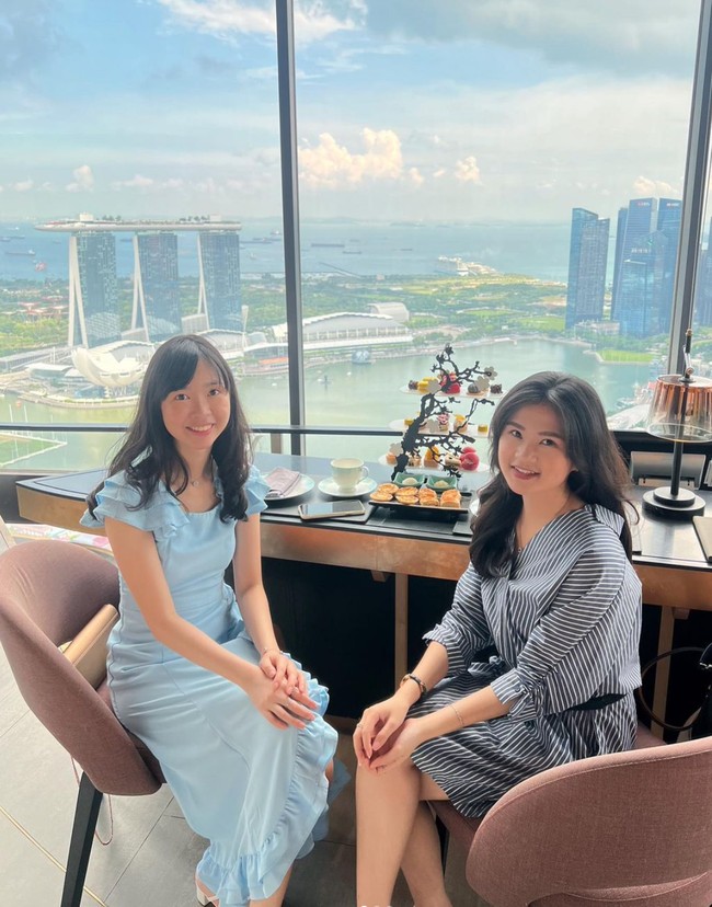 Berfoto bersama sahabatnya, Felicia Tissue terlihat semakin stylish. Tak heran jika foto-foto unggahannya selalu dibanjiri komentar pujian dari para netizen. Foto: Instagram/@feliciatissue