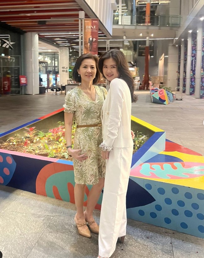 Terbaru, Felicia juga tampak mengunggah foto bersama sang bunda ketika ibunya itu berulang tahun. Dalam keterangan unggahannya Felicia tampak memberikan ucapan, doa dan berterima kasih kepada ibu tercintanya itu. Foto: Instagram/@feliciatissue