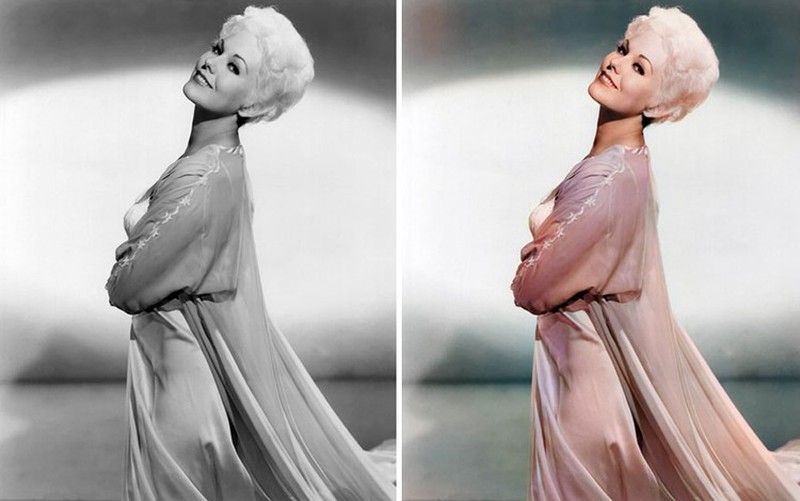 fotoinet pakai AI foto jadul hitam putih jadi berwarna