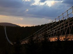 Insinyur Bikin Jembatan Gantung Terpanjang di Dunia