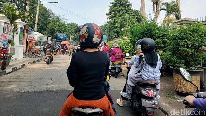 Jalan Menuju Ragunan Macet.