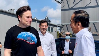 CEO SpaceX Elon Musk cuma pakai kaos saat bertemu Jokowi. Tapi bukan artinya tidak sopan, karena ini kaos identitas SpaceX. (Foto: dok. Biro Pers Sekretariat Presiden)