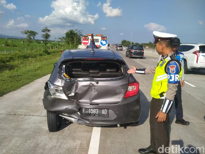 kecelakaan di tol ngawi kertosono