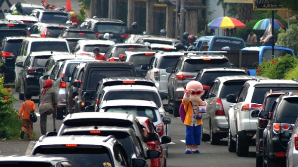 Akhir Pekan, Jalur Puncak Macet Banget