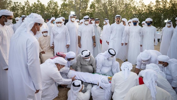 Abu Dhabis Crown Prince Sheikh Mohammed bin Zayed Al Nahyan attends the burial of President of the United Arab Emirates Sheikh Khalifa bin Zayed Al Nahyan, at Al Bateen cemetery in Abu Dhabi, United Arab Emirates, May 13, 2022. Ministry of Presidential Affairs/Handout via REUTERS   THIS IMAGE HAS BEEN SUPPLIED BY A THIRD PARTY.