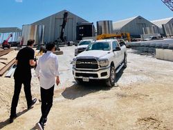 Momen Jokowi-Elon Musk Melihat Fasilitas Produksi Roket SpaceX