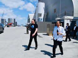 Momen Jokowi-Elon Musk Melihat Fasilitas Produksi Roket SpaceX