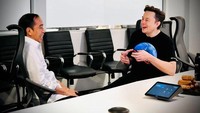 Pertemuan Presiden Jokowi dengan CEO Tesla itu terlihat sangat hangat. Keduanya pun terlihat tertawa lepas. Foto: Instagram Setpres RI