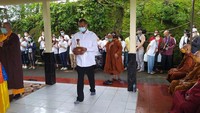 Air Berkah ini selanjutnya dibawa menuju Candi Mendut, Kabupaten Magelang, untuk disemayamkan.