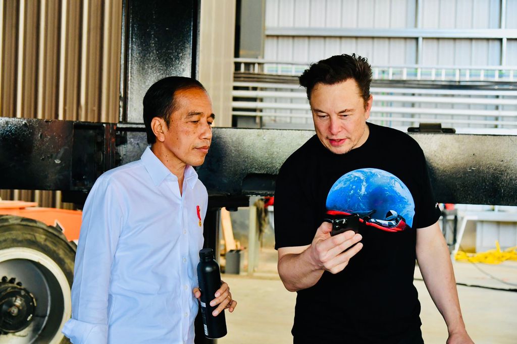 Presiden Joko Widodo melakukan kunjungan ke Space X di Boca Chica, Amerika Serikat, Sabtu, 14 Mei 2022. Presiden tiba di Space X sekitar pukul 10.30 waktu setempat disambut langsung oleh Elon Musk selaku founder Space X.(Foto: Biro Pers Sekretariat Presiden)