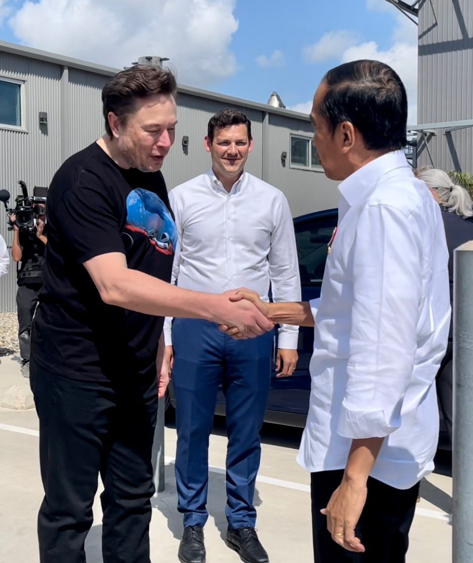 Presiden Joko Widodo melakukan kunjungan ke Space X di Boca Chica, Amerika Serikat, Sabtu, 14 Mei 2022. Presiden tiba di Space X sekitar pukul 10.30 waktu setempat disambut langsung oleh Elon Musk selaku founder Space X.(Foto: Biro Pers Sekretariat Presiden)