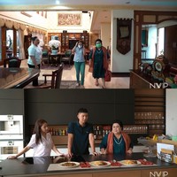 Rumah mertua Nikita Willy, Karlina Damiri dekat dengan apartemennya. Tempat Indra Priawan menghabiskan masa kecilnya itu dipenuhi perabotan kayu dengan wallpaper bernuansa gold. Sedangkan bagian dapurnya terlihat minimalis dengan kitchen set berwarna hitam dengan aksen kayu.  Foto: dok. YouTube Nikita Willy Official