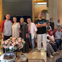 Pedangdut Zaskia Gotik merayakan lebaran di rumah mertuanya pada 2020. Bersama suaminya Sirajuddin Mahmud, dia menghabiskan waktu di rumah mewah dengan interior serba emas di Balikpapan. Foto: dok. Instagram @zaskia_gotix