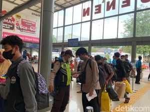 Long Weekend, Stasiun Pasar Senen Masih Dipadati Pemudik