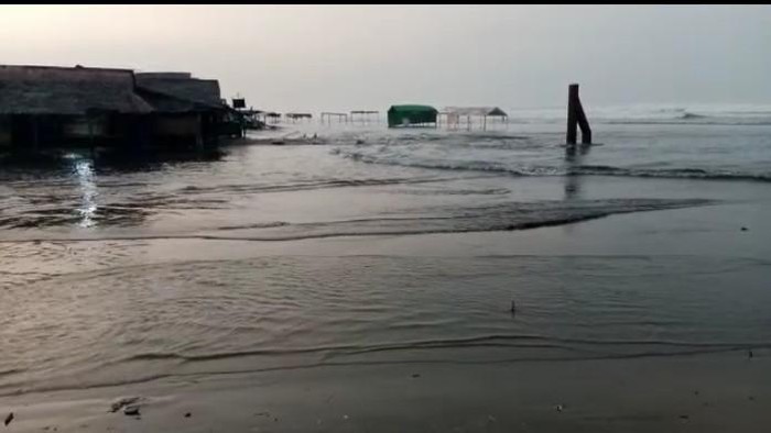 Waspada Gelombang Tinggi Di Pantai Lebak Selatan 