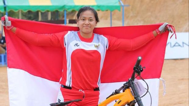 Tiara Prastika Andini meraih medali emas SEA Games 2021 di disiplin MTB downhill.