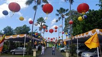 Panitia mendirikan mendirikan tenda dan bersih-bersih area Vihara.