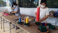 Mereka juga mempersiapkan persembahan.