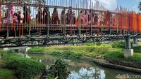 Hari libur dimanfaatkan warga DKI Jakarta untuk rekreasi dan menghabiskan waktu bersama keluarga. Tebet Eco Park menjadi sasaran warga Jakarta disaat hari libur. 