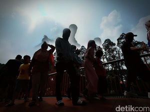 Warga Tumpah Ruah di Tebet Eco Park