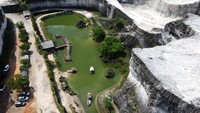 Bukit Jaddih yang merupakan bekas penambangan batu kapur itu menjadi destinasi wisata di Bangkalan, Madura.
