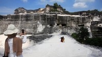 Lokasi ini ramai dikunjungi wisatawan saat akhir pekan.