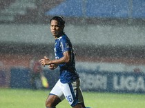 Tendangan Roberto Carlos Perobek Jala Gawang Sriwijaya