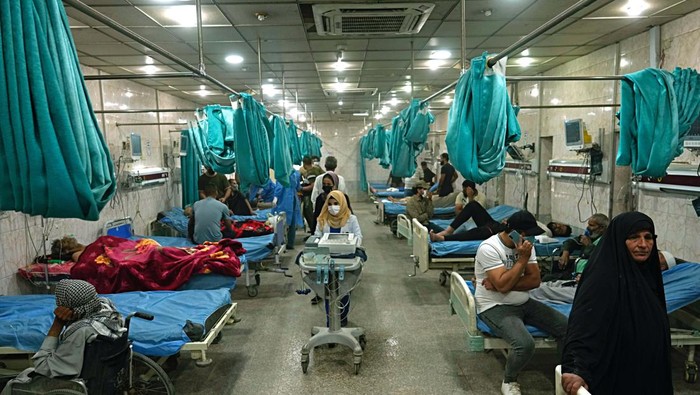 People with breathing problems are treated at a hospital during a sandstorm in Baghdad, Iraq, Monday, May 16, 2022. (AP Photo/Hadi Mizban)