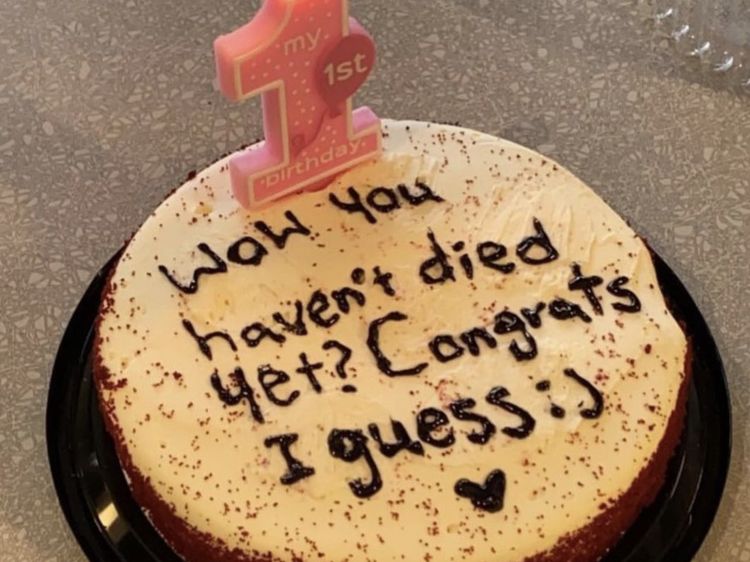 Bukannya Cantik, 10 Kue Ini Malah Punya Pesan Ancaman hingga Kematian!